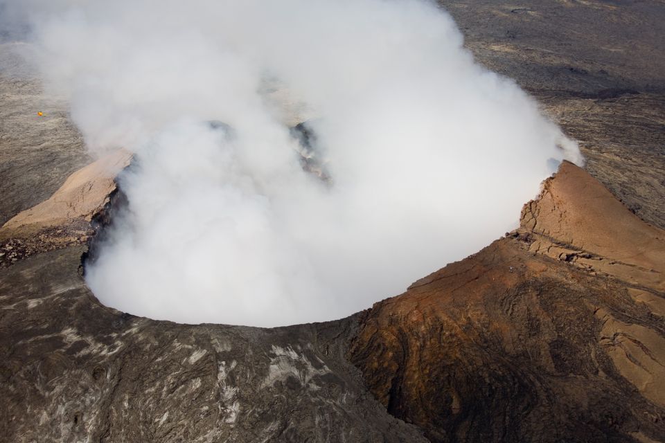 Hilo: Hawaii Volcanoes National Park and Waterfalls Flight - Common questions