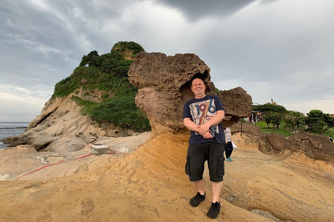 Keelung Shore Excursion: Yehliu Geopark, Jiufen, Houton Cat Village Private Tour - Reviews and Pricing