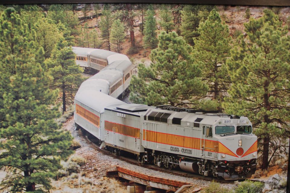 Las Vegas 2-Day Grand Canyon Railway Bearizona Meteor Crater - Highlights of the Grand Canyon Tour