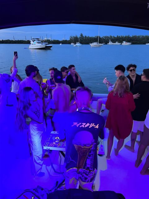Miami: Nightlife & Party in Biscayne Bay With Champagne - Full Description of the Experience
