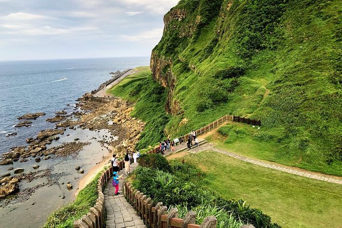 N115 Taipei Keelung Day Tour Elephant Trunk Rock Forget Worry Valley Buddha Hand Cave Miaokou Night - Pickup and Drop-off Details