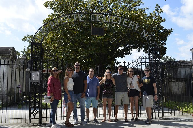 New Orleans Garden District and Lafayette Cemetery Guided Tour - Guide Expertise and Visitor Appreciation