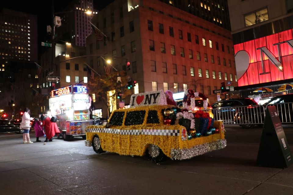 NYC: Magical Christmas Lights Carriage Ride (Up to 4 Adults) - Pricing and Group Size