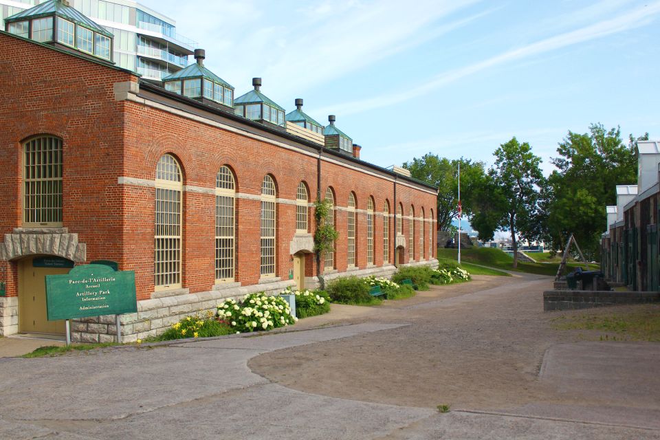 Québec: Fortifications of Old Québec Guided Walking Tour - Seasonal Availability