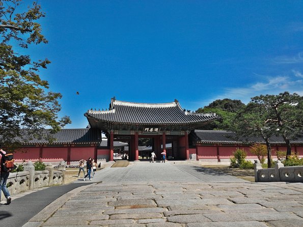 Seoul Symbolic Afternoon Tour Including Changdeokgung Palace - Safety and Health Guidelines
