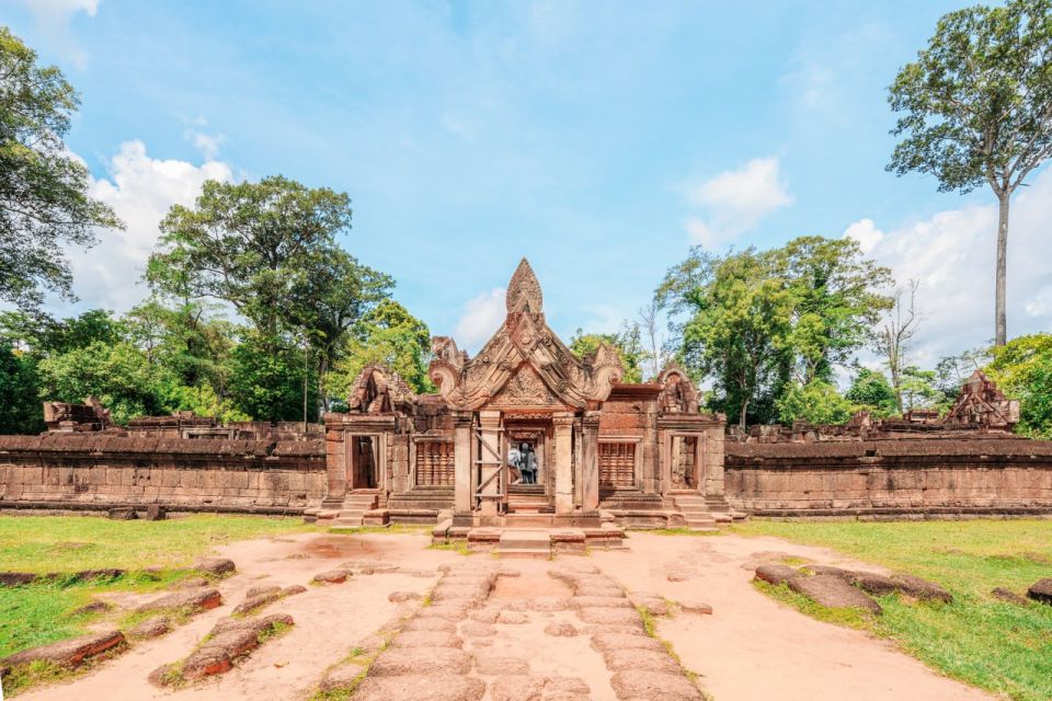 Siem Reap: Big Tour With Banteay Srei Temple by Tuktuk - Siem Reap Gateway Attractions