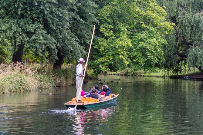 Small-Group Half-Day Tour With Avon Punt Ride, Christchurch - Guides Expertise and Commentary
