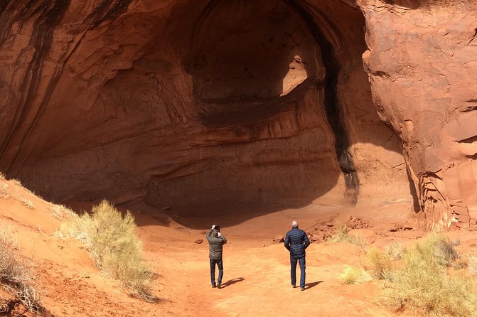 Sunset Tour of Monument Valley - Rug Weaving Demo and Performances