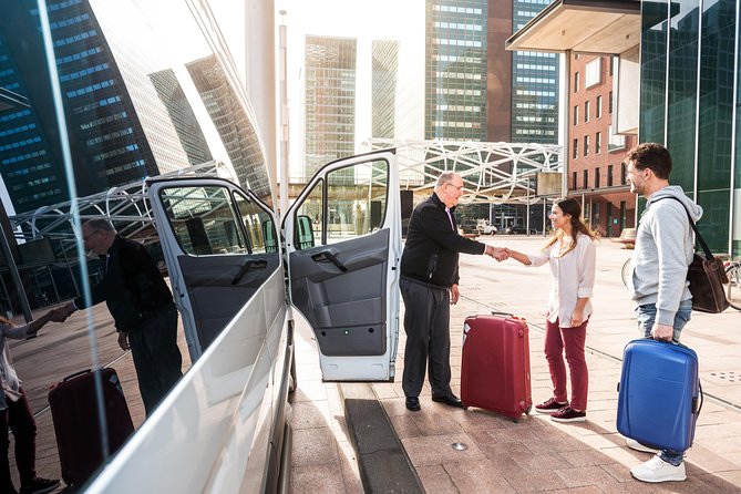 Sydney Transfer (Airport to Hotel in Sydney Central Business) ROUND-TRIP - Vehicle Type and Capacity