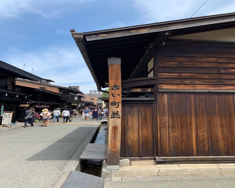 Takayama: Old Town Guided Walking Tour 45min. - Sum Up