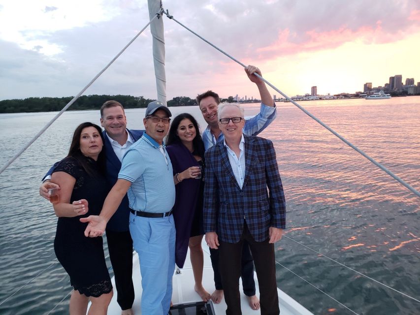 Toronto: Sailing Yacht Cruise of Toronto Harbor and Islands - Toronto Skyline Views