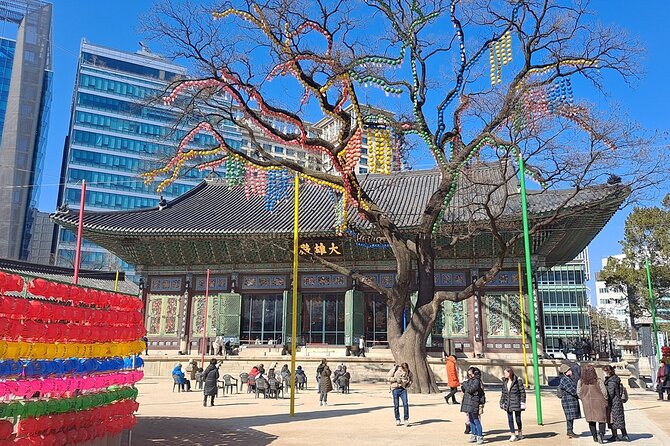Essential Seoul Tour in the Magnificent Palace With a Hanbok - Cultural Immersion at Gyeongbokgung Palace
