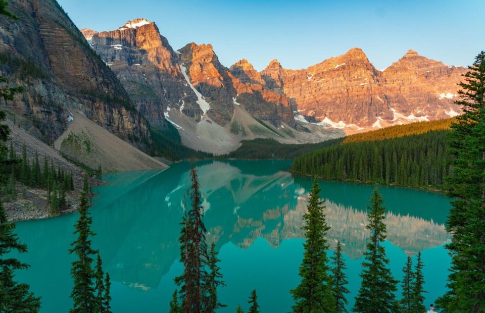 From Canmore/Banff: Sunrise at Moraine Lake - Guided Shuttle - Drop-off Locations