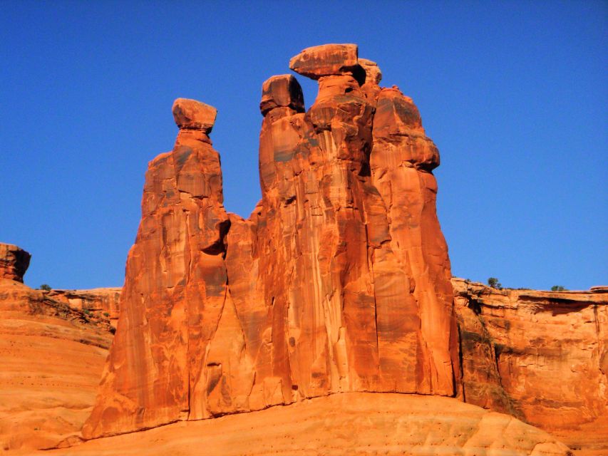 From Moab: Arches National Park 4x4 Drive and Hiking Tour - Live Tour Guide and Pickup Details