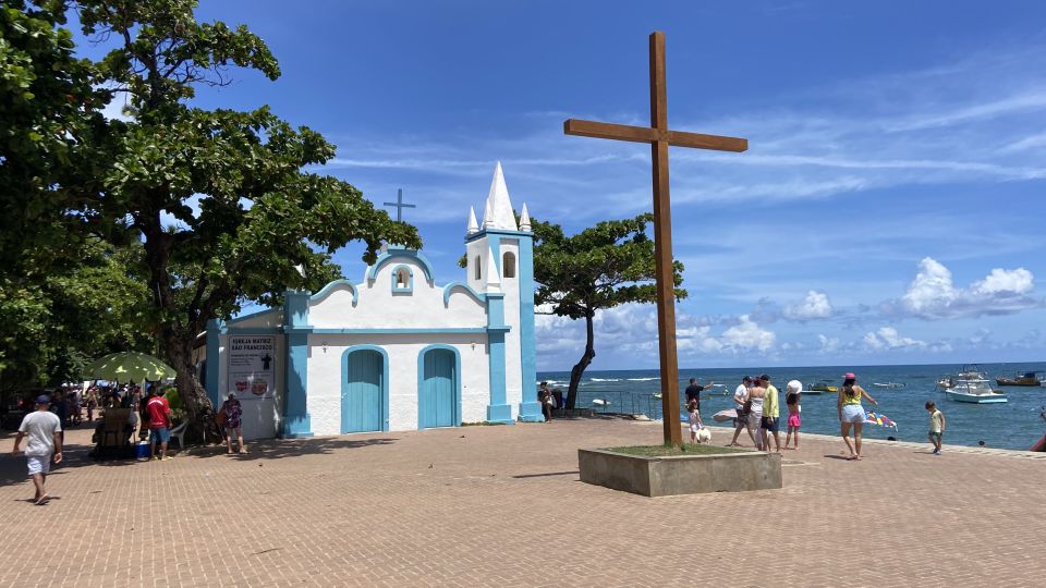 From Salvador: Praia Do Forte & Guarajuba Beach Daytrip - Live Tour Guide Availability