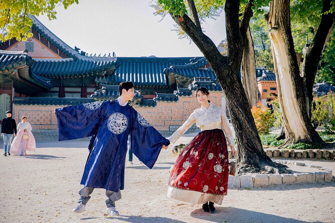 Gyeongbokgung Palace,Seoul With Gigibebe Hanbok Rental - Common questions