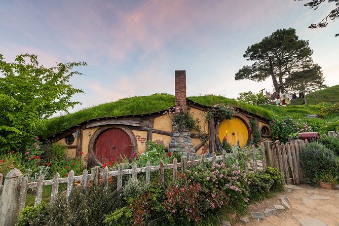 Hobbiton Movie Set& Te Puia Experience Private Tour From Auckland - Common questions