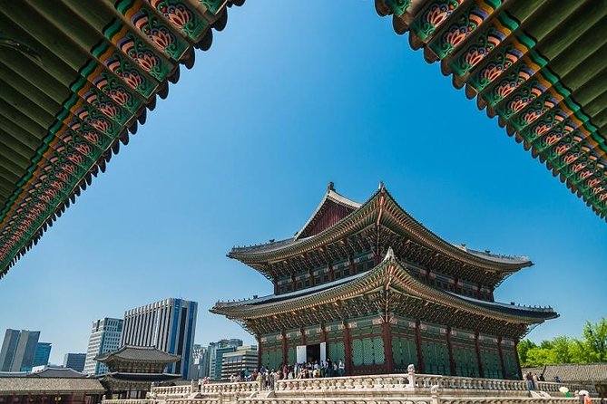 Insadong / Gyeongbok Palace / Hanok Village / Gwangjang Market (Korea Day Tour) - Common questions