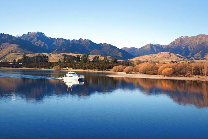 Lake Wanaka 1-Hour Cruise Including Wine and Cheese Board - Sum Up