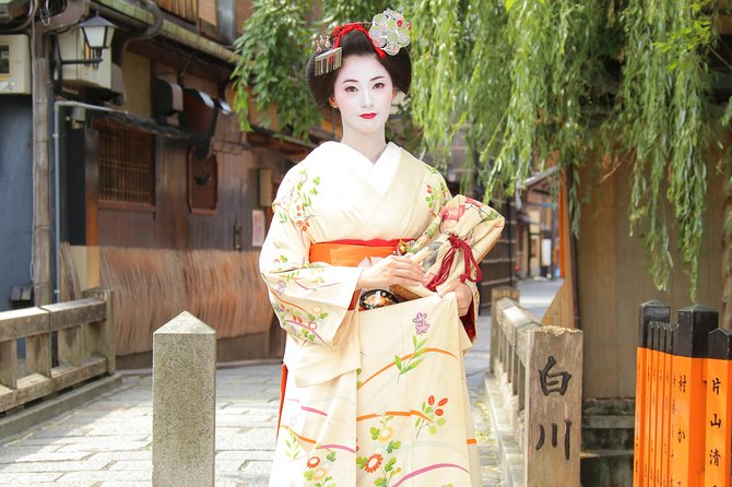 Maiko Strolling Plan 19,690 Yen - Maximum of 4 Travelers