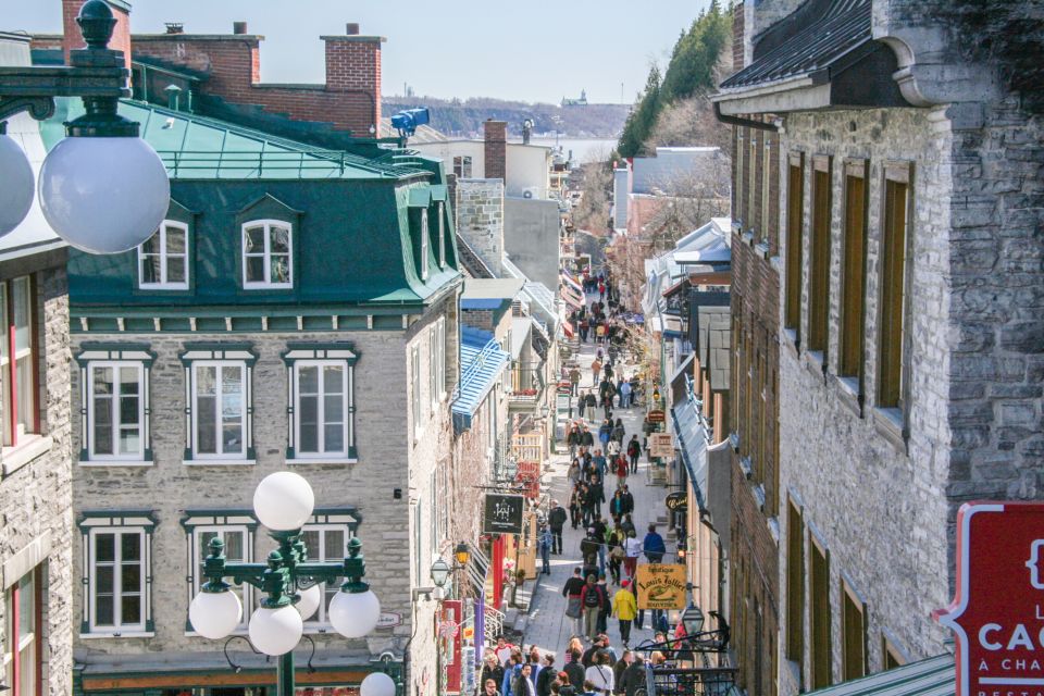 Old Québec: First Discovery Walk and Reading Walking Tour - Experience Description