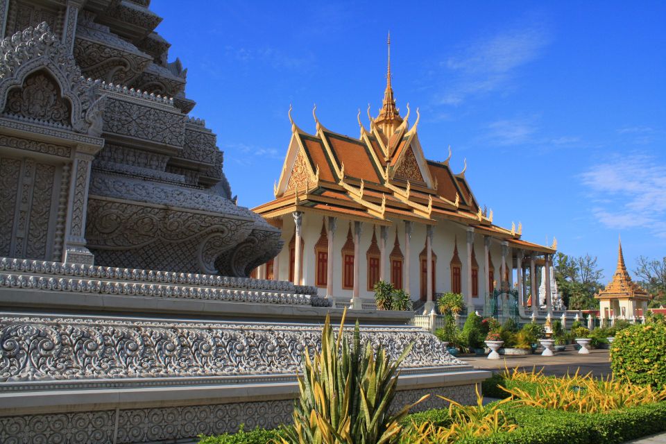 One Day Private Guide Tour History in Phnom Penh - Wat Phnom Exploration