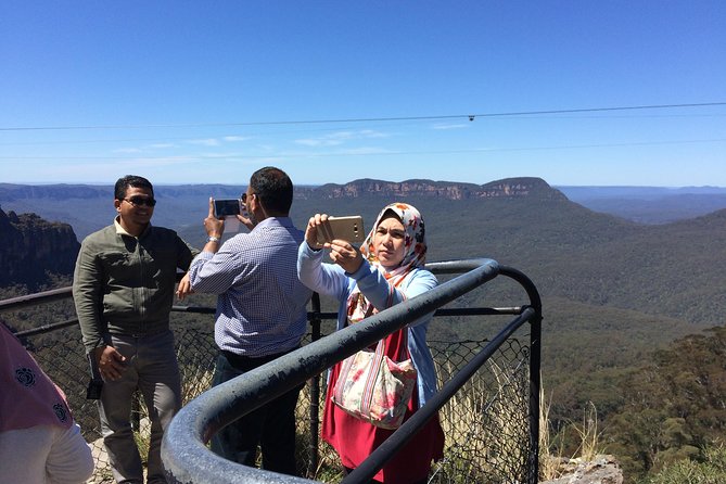 PRIVATE Blue Mountains Day Tour From Sydney With Wildlife Park and River Cruise - Guide Performance