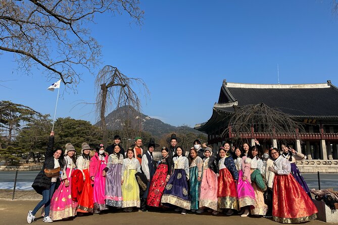 Seoul Private 4 Hour Tour With a Korean Buddy - Tour Guide Features
