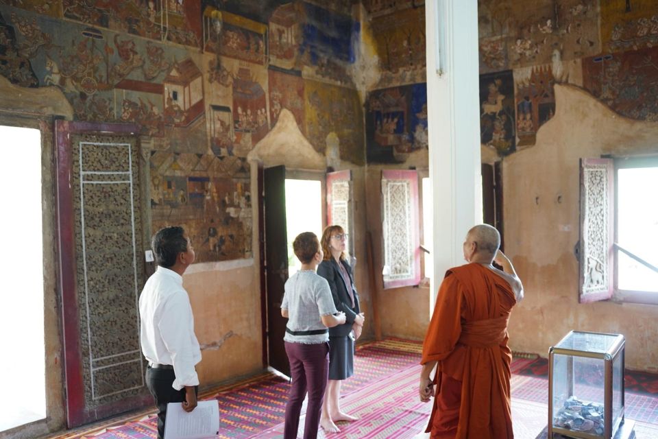 Siemreab: Oldest Pagoda Monk Blessing/ Visit Market 3h Tour - Highlights of Siem Reap Tour