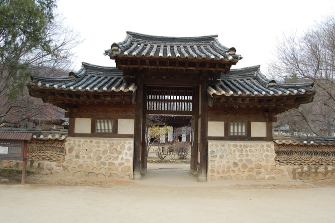 Suwon Hwaseong Fortress and Korean Folk Village Day Tour From Seoul - Common questions