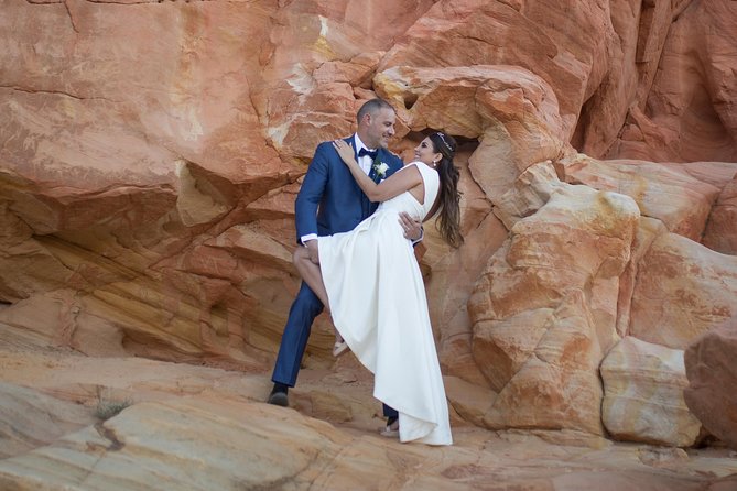 Valley of Fire Wedding by Private Limousine - Memorable Wedding Experiences