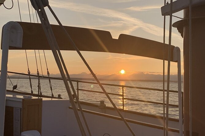 Evening Colors Sunset Sail Tour in Seattle - Sum Up