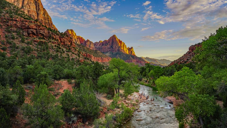 From Las Vegas: Private Group Tour to Zion National Park - Views of Desert Landscapes