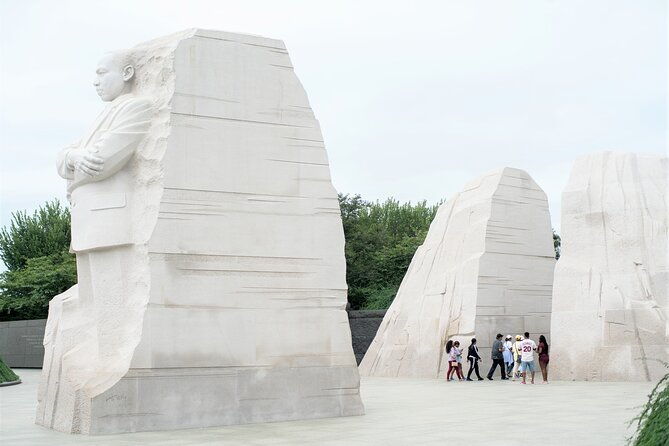 Morning Monuments City Tour With 8 Stops & Optional Entry Tickets - Unique Experiences and Cultural Exchange