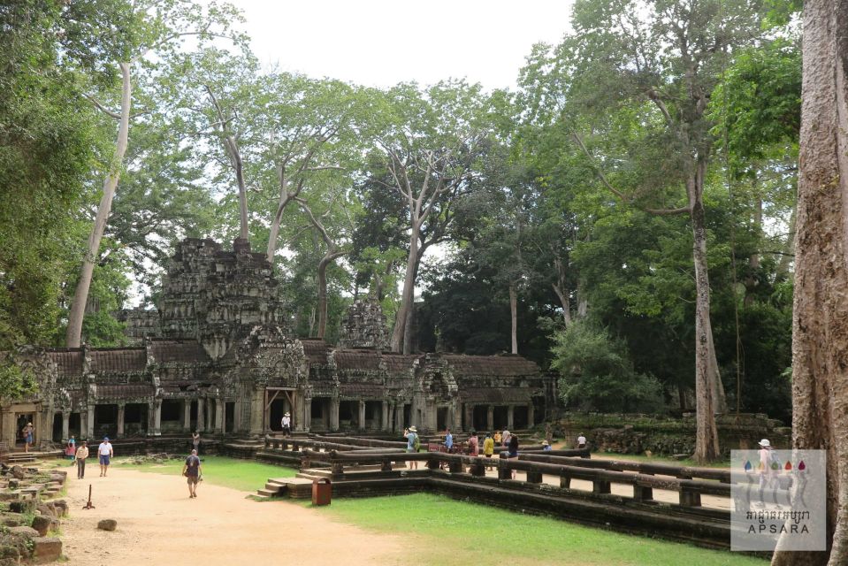 Siem Reap: Small Circuit Tour by Mini Van With English Guide - Key Points