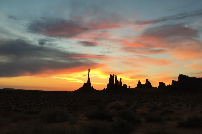 Sunrise Tour of Monument Valley - Geology Insights