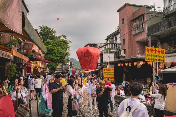 Taipei Walking Evening Tour With Local Guide - Common questions