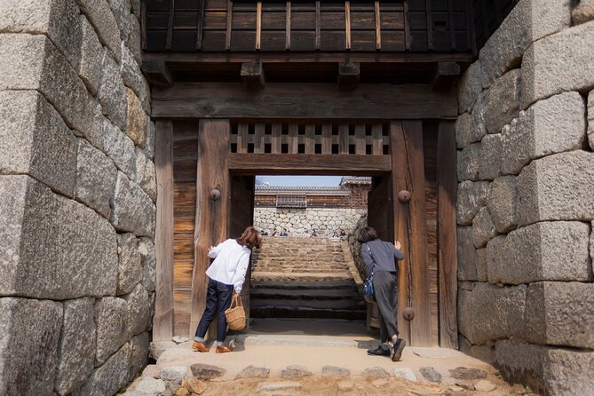 [Town Walk] Stroll Around Matsuyama Castle and Enjoy Local Shopping - Shopping Recommendations