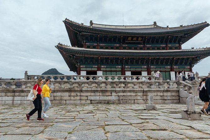 Highlights & Hidden Gems With Locals: Best of Seoul Private Walking Tour - Sum Up