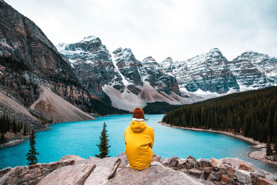 Moraine Lake & Lake Louise Half-Day Sightseeing Tour