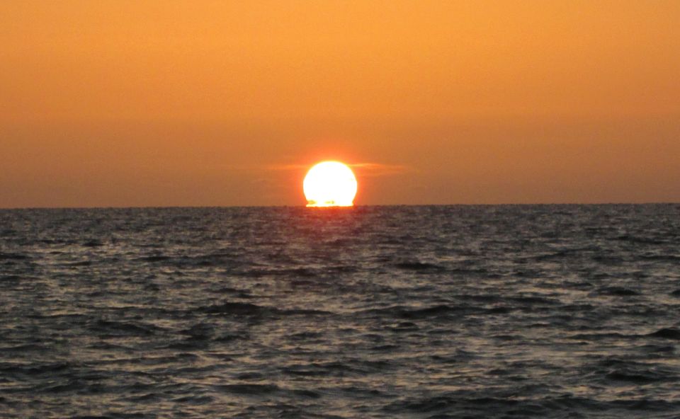 St. Petersburg, Florida: Sunset and Skyway Lights Boat Tour - Sum Up