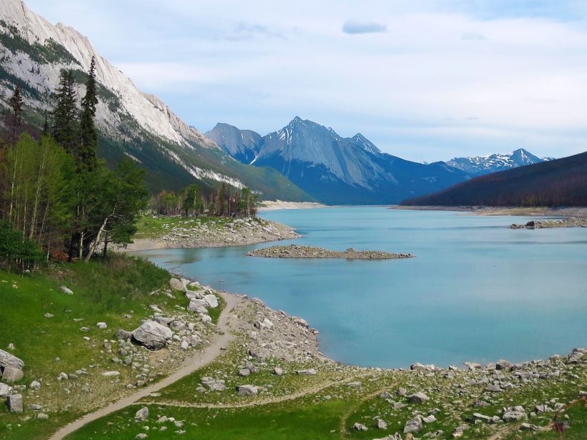 Jasper: Wildlife and Waterfalls Tour With Lakeshore Hike - Additional Information and Location Details