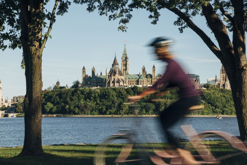 Ottawa: 4-Hour Bike Rental - E-bike and Model Upgrades