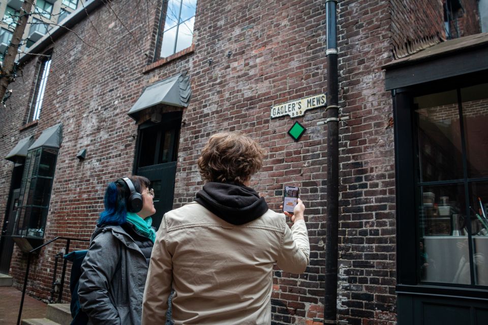 Vancouver: Self-Guided Smartphone Walking Tour of Gastown - Activity Details