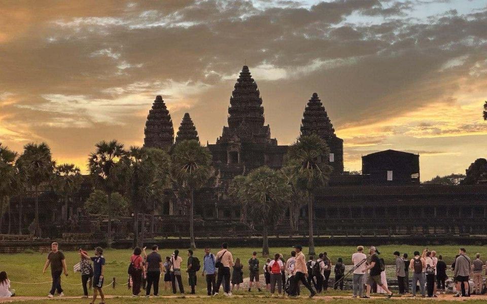 Angkor Sunrise Temple Tour With Angkor Wat, Bayon & Ta Prohm - Key Points