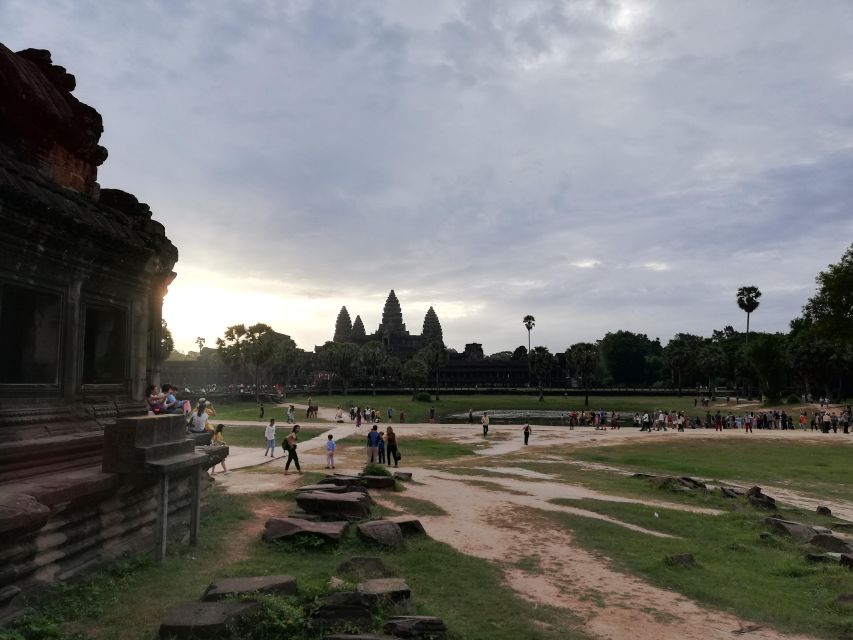 Angkor Wat Bayon Ta Prohm Temple Shared Tour - Key Points