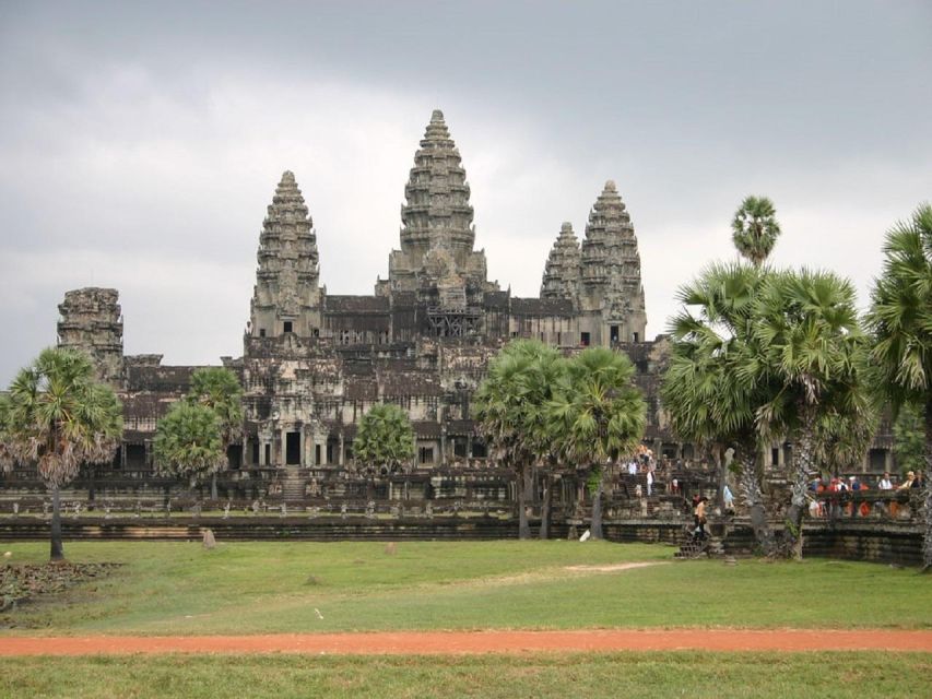 Angkor Wat Small Tour With Private Tuk Tuk - Key Points