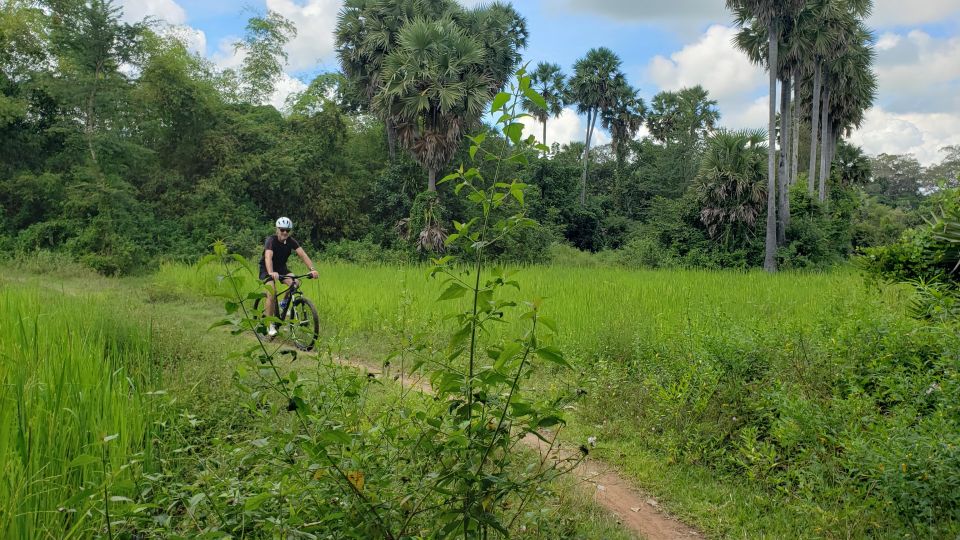 Bike Through Siem Reap Countryside With Local Guide - Key Points