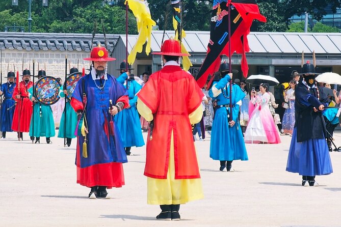 Essential Seoul Tour in the Magnificent Palace With a Hanbok - Key Points
