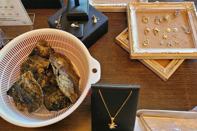 Experience Extracting Pearls From Akoya Oysters - Key Points